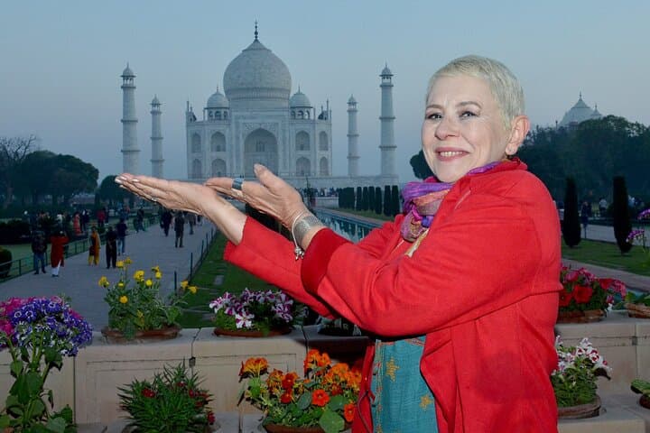 Delhi to Agra Same-Day Taj Mahal Tour — See the Taj in One Day photo 4