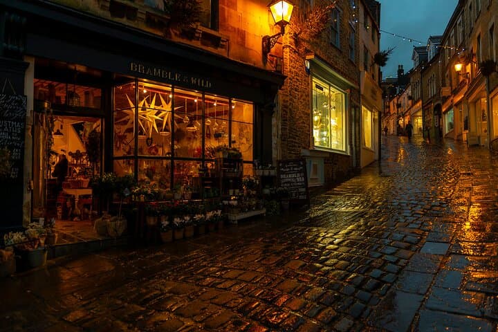 Frome After Dark: Guided Ghost Tour Through Medieval Streets and Haunted Pubs