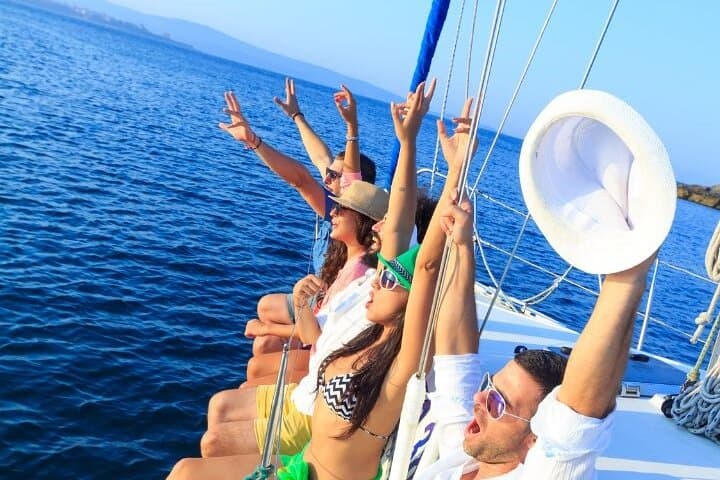 Private Sailboat Charter Puerto Banús: 2-Hour Mediterranean Escape