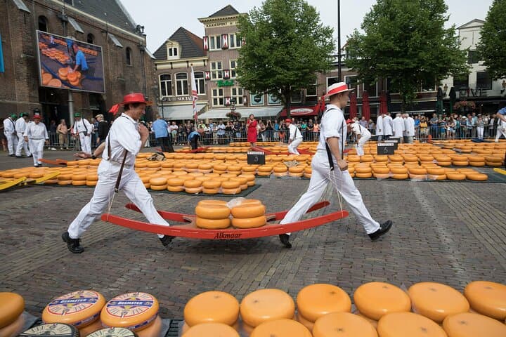 Alkmaar Interactive City Tour: Cheese Market Quest and Historic Highlights