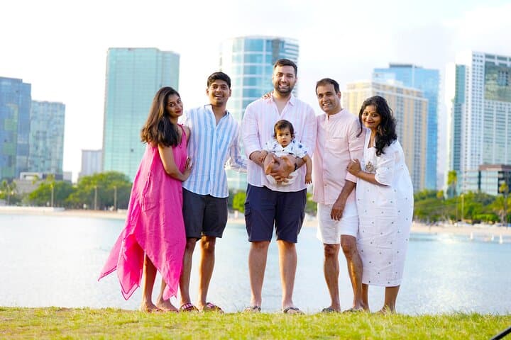Capture Unforgettable Moments: Group Photography at Waikiki Beach