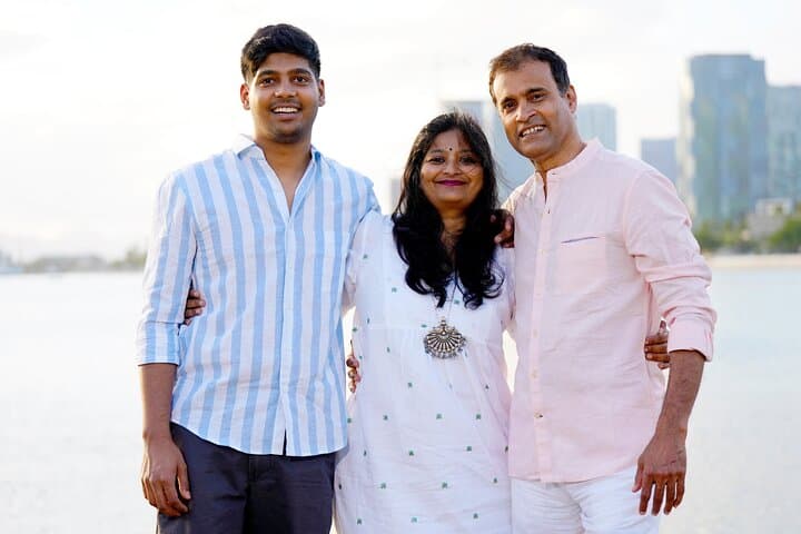 Capture Unforgettable Moments: Group Photography at Waikiki Beach photo 3