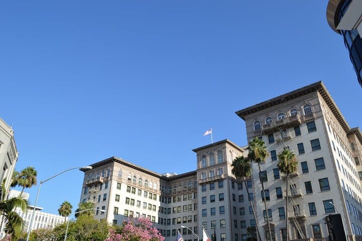 Rodeo Drive Self-Guided Walking Audio Tour — Beverly Hills Luxury & History