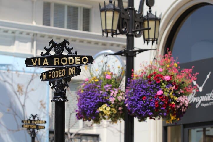 Rodeo Drive Self-Guided Walking Audio Tour — Beverly Hills Luxury & History photo 4