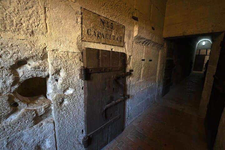 Skip-the-Line Doge's Palace & Prison Combo Tour — Venice Guided Visit photo 6
