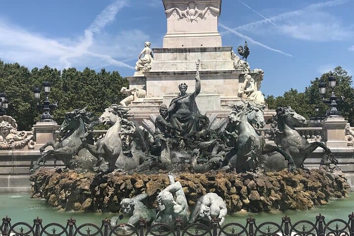 Private Guided Walking Tour of Bordeaux: Local History, Architecture & Wine photo 4