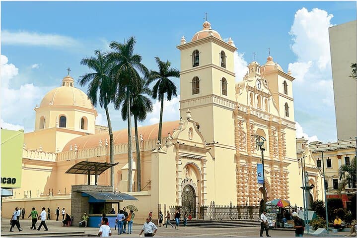 Colonial Tegucigalpa Walking Tour: Historic Sights & El Picacho Views photo 3