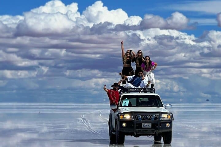 3-Day Uyuni Salt Flat Tour — Mirror Effect, Colored Lagoons & Desert Landscapes