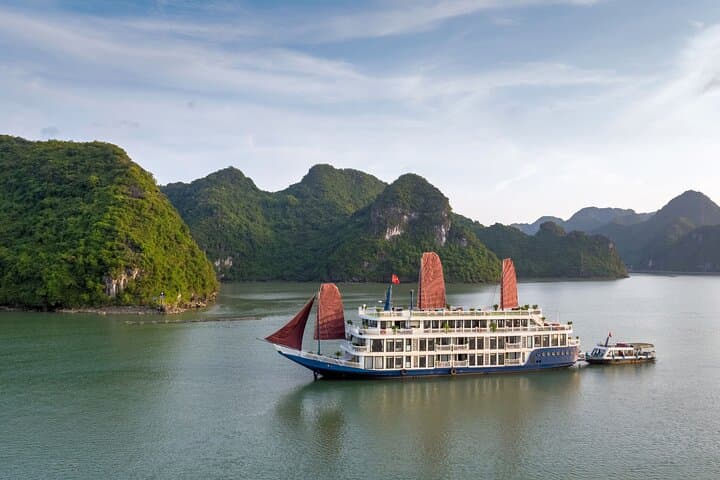 La Paci 2-Day Lan Ha Cruise from Ha Long — Kayaking, Caves & Overnight on Board photo 4