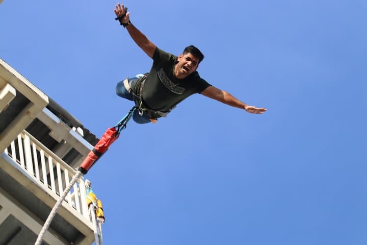 47m Bungy Jump at Siloso Beach — Singapore's Ultimate Freefall photo 4