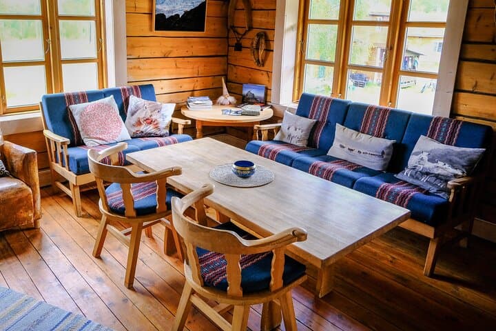 Private Dogsledding and Husky-Lodge Overnight near Tromsø — Arctic Night Adventure photo 4