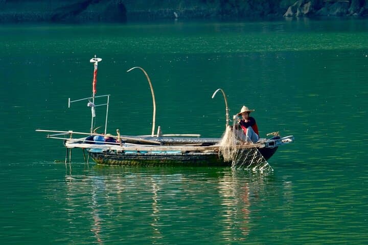 Lan Ha Bay Full-Day Boat Excursion from Cat Ba: Kayaking Caves & Beaches photo 4