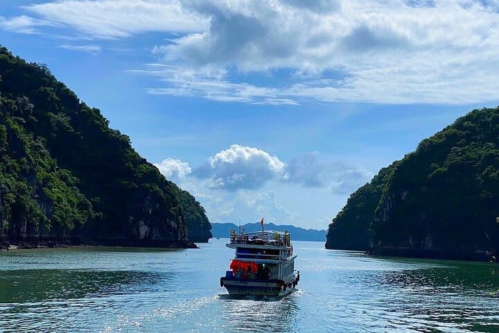 Lan Ha Bay Full-Day Boat Excursion from Cat Ba: Kayaking Caves & Beaches photo 6