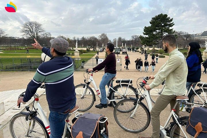 Paris Private Bike Tour: City Highlights with Photo Stops photo 4