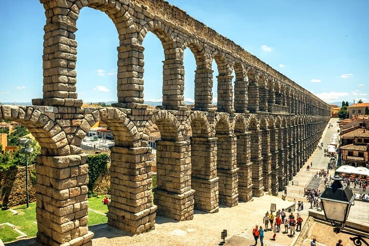 Segovia City Highlights: Private 3-Hour Guided Tour of the Aqueduct, Cathedral & Alcázar photo 2