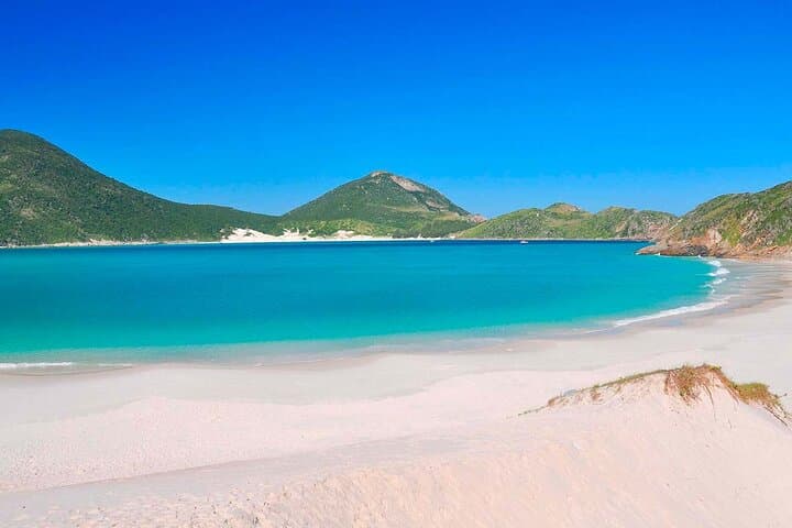 Arraial do Cabo Boat Tour: Ilha do Farol, Gruta Azul & Prainhas do Atalaia
