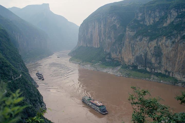 Yangtze River Deluxe Cruise: 5-Day Three Gorges Journey from Yichang to Chongqing