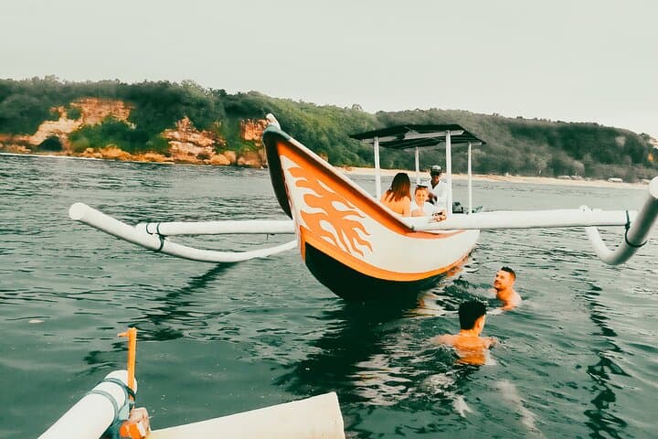 Sunset Cruise to Uluwatu Cliffside: Golden Horizon & Jimbaran Seafood Dinner photo 3