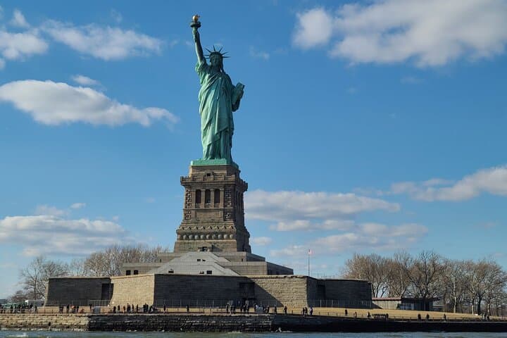 Circle the Statue: 60-Minute Liberty and Manhattan Skyline Sightseeing Cruise photo 4