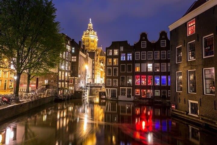 Private Red Light District Tour Amsterdam: Guided Cultural Walk & Nightlife Insights photo 2