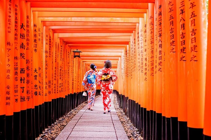 Kimono Walk to Fushimi Inari: Kyoto in Three Hours