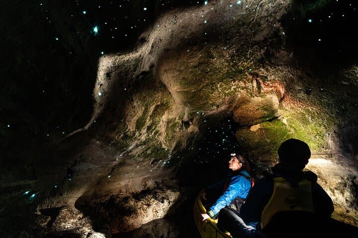 Rotorua Glow Worm Kayak Tour: Night Paddle to Glowworm Caves