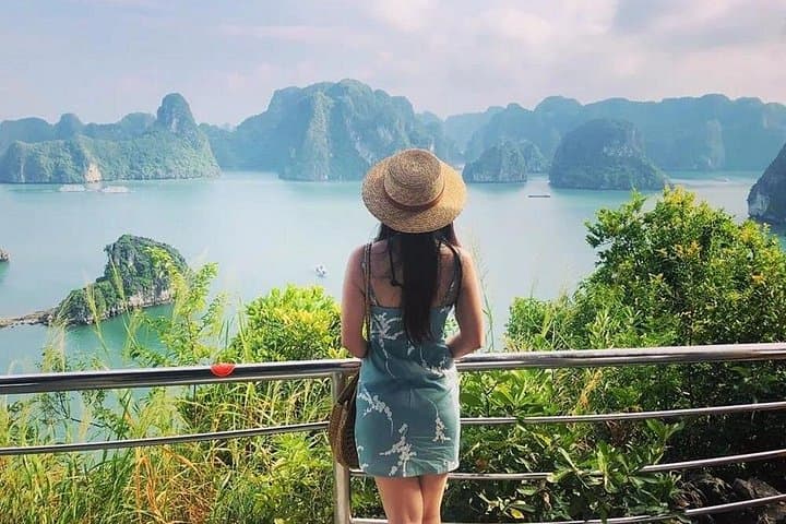 Halong Bay Overnight Boutique Cruise — Kayaking, Swimming & Surprise Cave photo 2