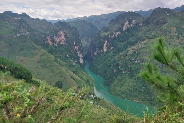 Ha Giang Loop 5-Day Car Journey: Ma Pi Leng, Dong Van & Lung Cu Flagpole photo 3