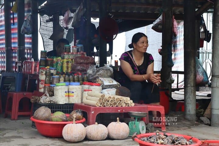 Luxury Mai Chau Day Trip from Hanoi — Biking, Mo Luong Cave & Thai Village Culture photo 5
