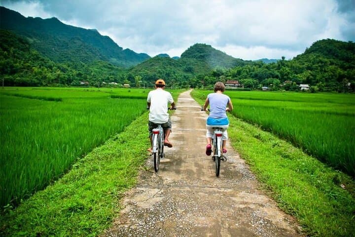 Mai Chau Valley Day Trip from Hanoi — Cycling Rice Paddies & Thai Stilt Villages photo 3