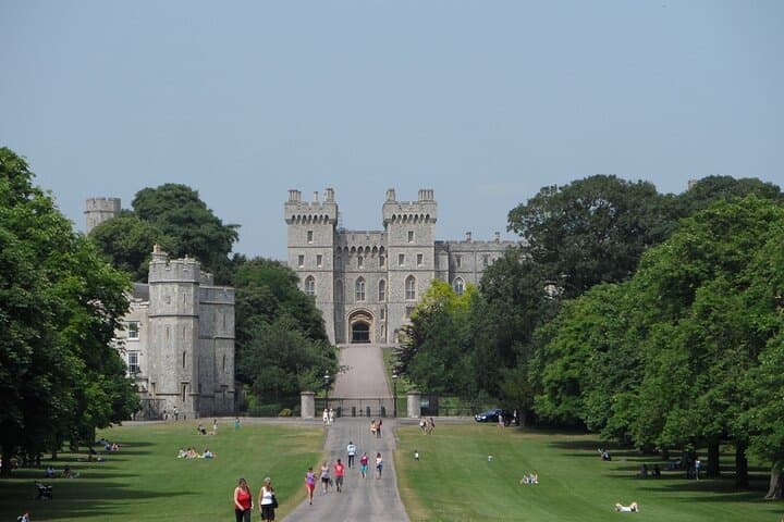 One-Day Private Tour: Windsor, Oxford & Cotswolds with Windsor Castle Ticket photo 3