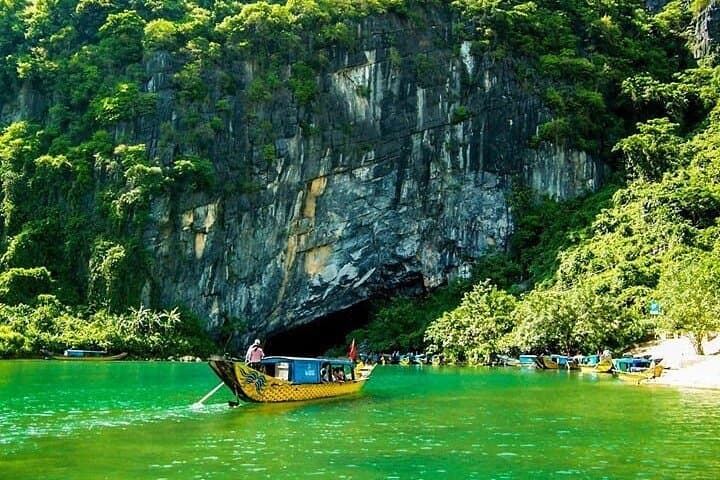 Hue to Phong Nha Day Tour — Phong Nha Cave, Ben Hai River & War History