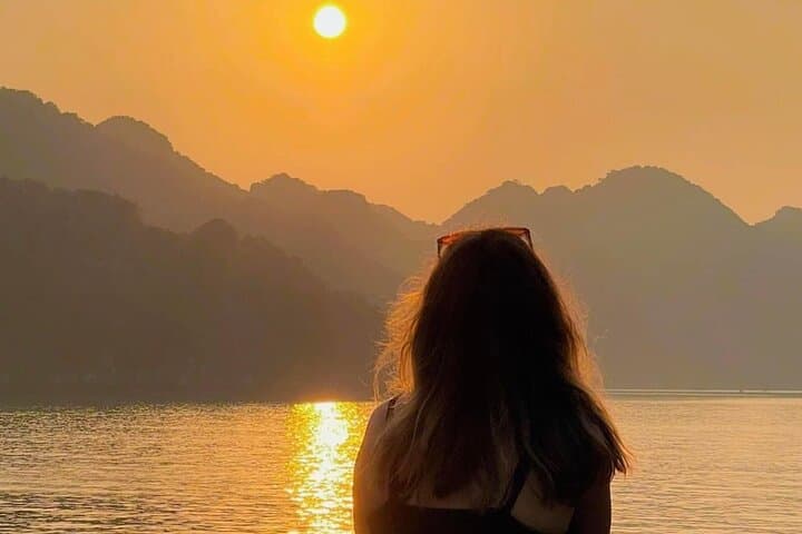 Sunset Kayak and Swim on Lan Ha Bay from Cat Ba: Cai Beo to Turtle Island photo 6