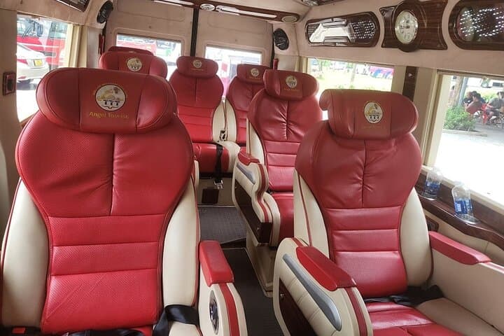 Private Limousine to Golden Bridge & Ba Na Hills: Full-Day Transfer from Da Nang photo 1