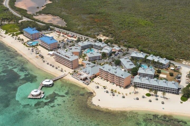 Private Airport Transfer to Morritt's East End — Direct Ride in Grand Cayman