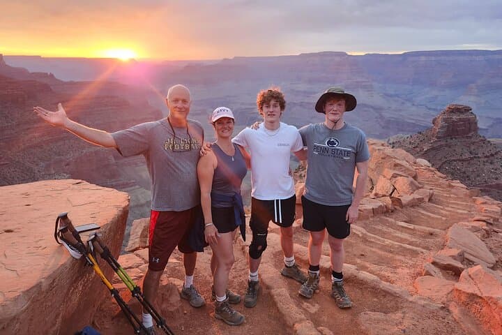 Grand Canyon Sunset Hike Below the South Rim: Guided Sunset Hike & Canyon Dinner