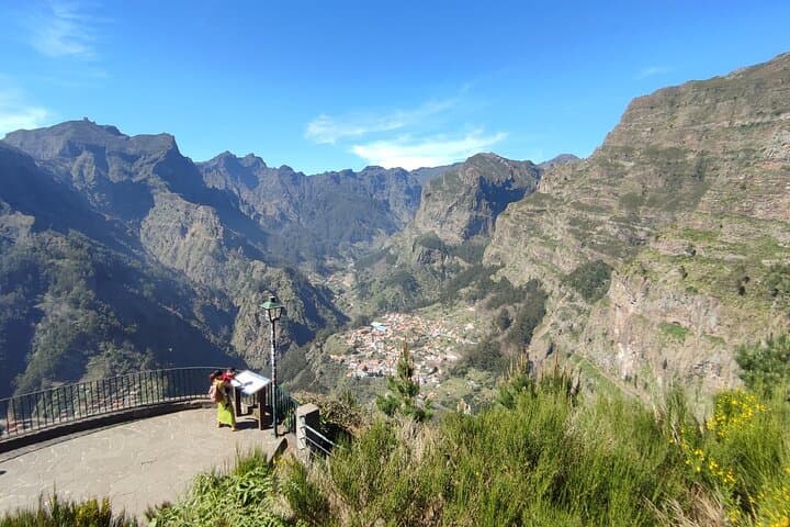 Curral das Freiras, Pico dos Barcelos & Eira do Serrado Day Tour — Madeira Interior