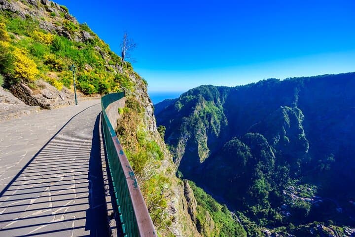 Curral das Freiras, Pico dos Barcelos & Eira do Serrado Day Tour — Madeira Interior photo 3
