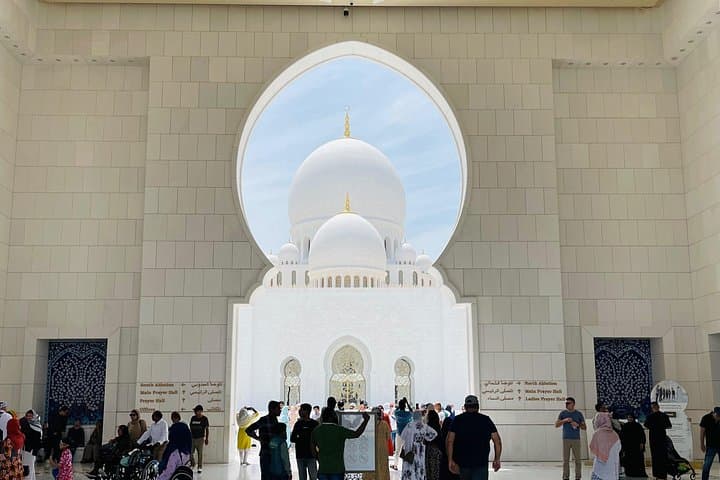 Abu Dhabi Full-Day City Tour from Dubai: Sheikh Zayed, Heritage Village & Emirates Palace photo 3