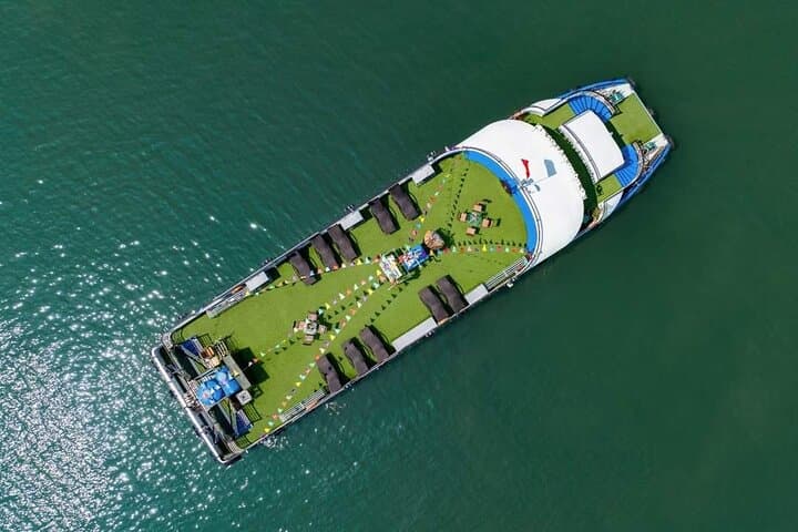 Ha Long Bay Day Cruise: Kayaking, Sung Sot Cave & Titop Island photo 2