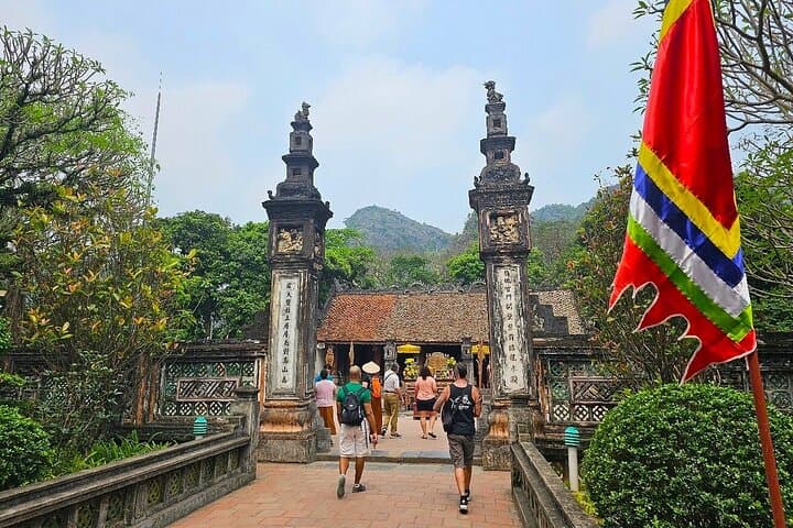 Hanoi to Ninh Binh Day Trip — Hoa Lu, Mua Cave, Tam Coc & Bich Dong Guide photo 6
