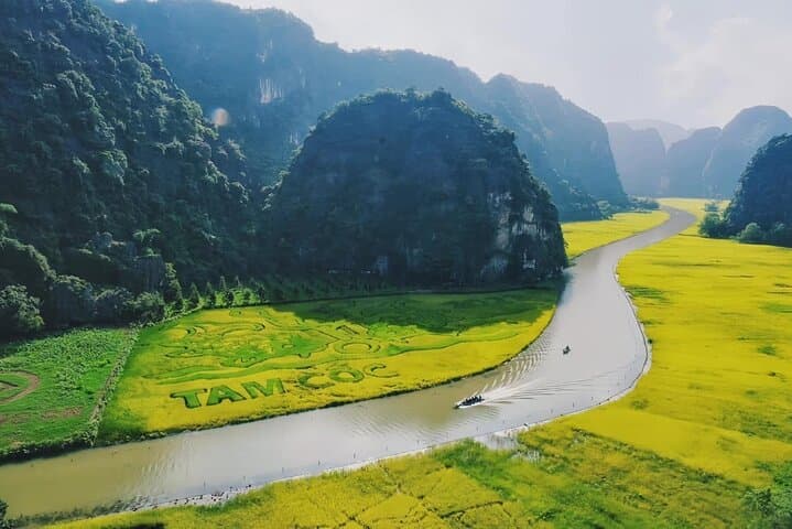 Day Trip to Ninh Binh: Hoa Lu, Tam Coc & Mua Cave from Hanoi photo 4