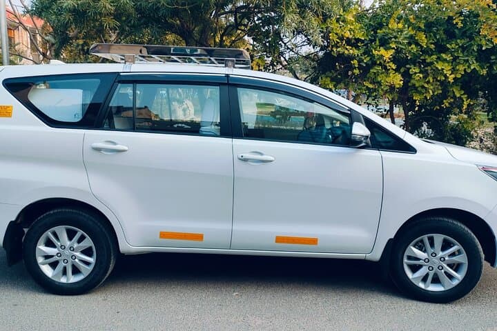 Delhi to Agra Private Transfer via Yamuna Expressway — Fast, Air‑Conditioned Ride
