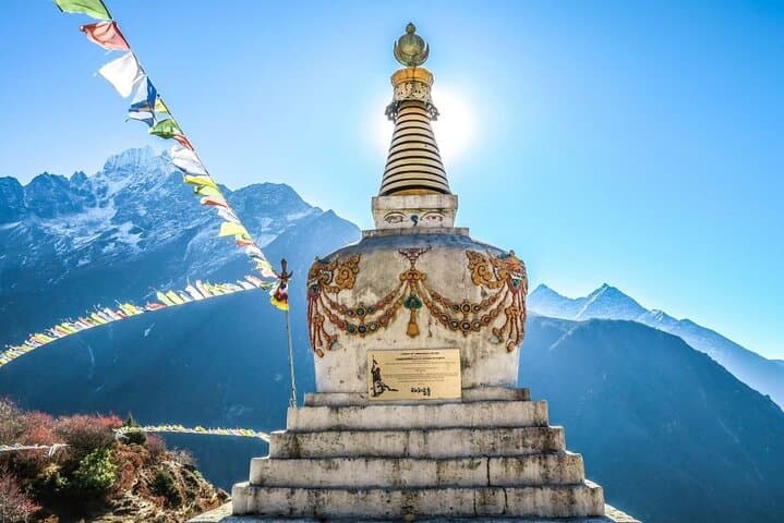 9-Day Everest Base Camp Trek from Lukla: High-Altitude Trekking Guide photo 4