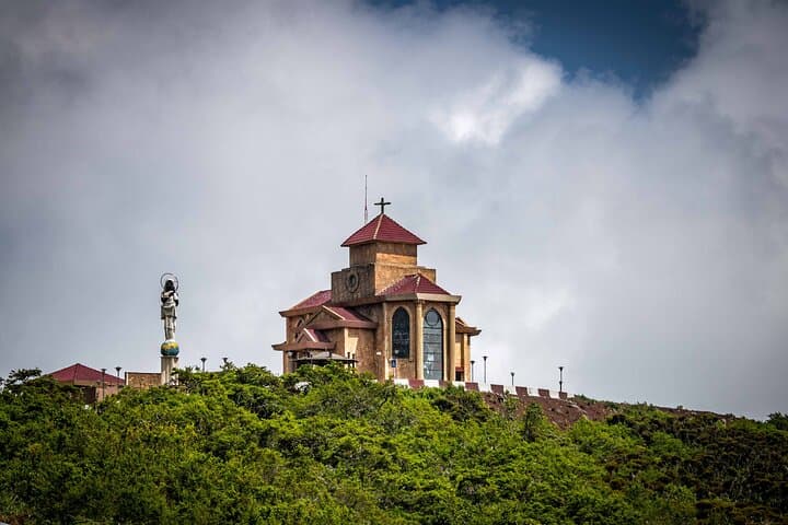 Pico Basilé Hike — Ascend Bioko Island’s Highest Peak (3,011 m) photo 4