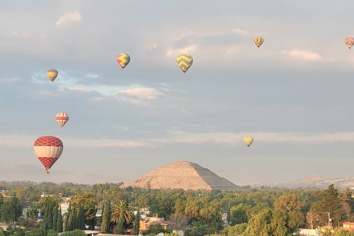 Sunrise Hot-Air Balloon Over Teotihuacan with Transfer & Cave Breakfast photo 4