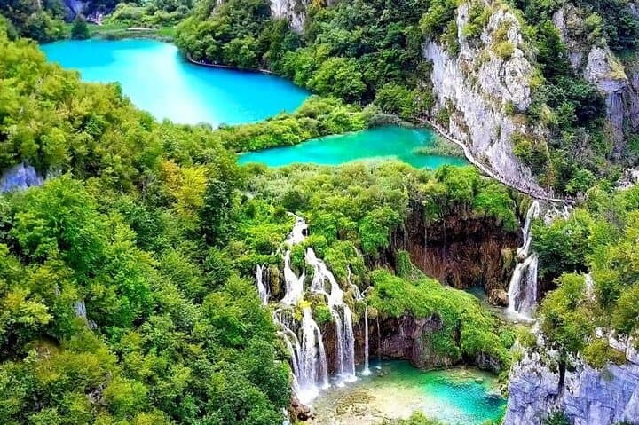 Zagreb to Split via Plitvice: Private Day Trip to Croatia's Turquoise Waterfalls