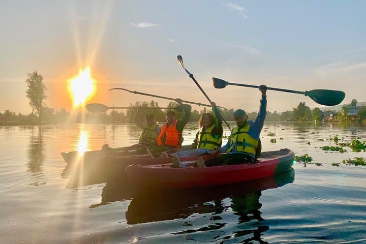 Sunrise Kayak Tour in Xochimilco Canals: Paddle Through Chinampas & Isla de las Muñecas photo 3