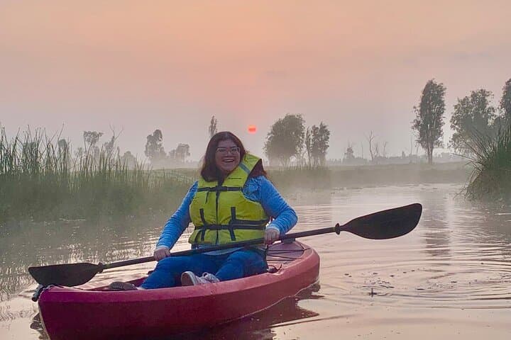 Sunrise Kayak Tour in Xochimilco Canals: Paddle Through Chinampas & Isla de las Muñecas photo 4