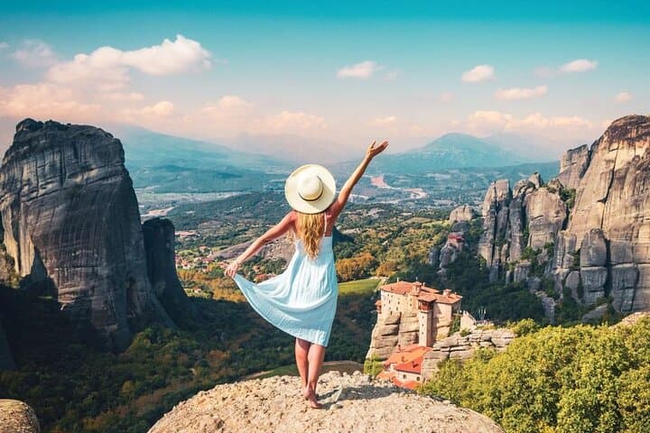 Day Trip to Meteora from Athens: Monasteries, Hermit Caves & Coastal Stops